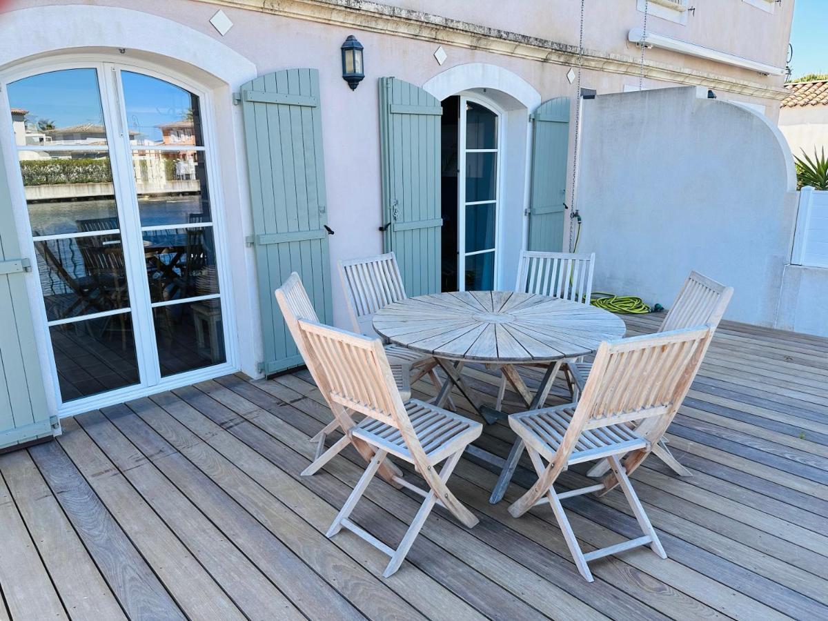 エーグ・モルト Marina 120M²/8 Pers/ Terrasse 100M²/ Appontementヴィラ エクステリア 写真